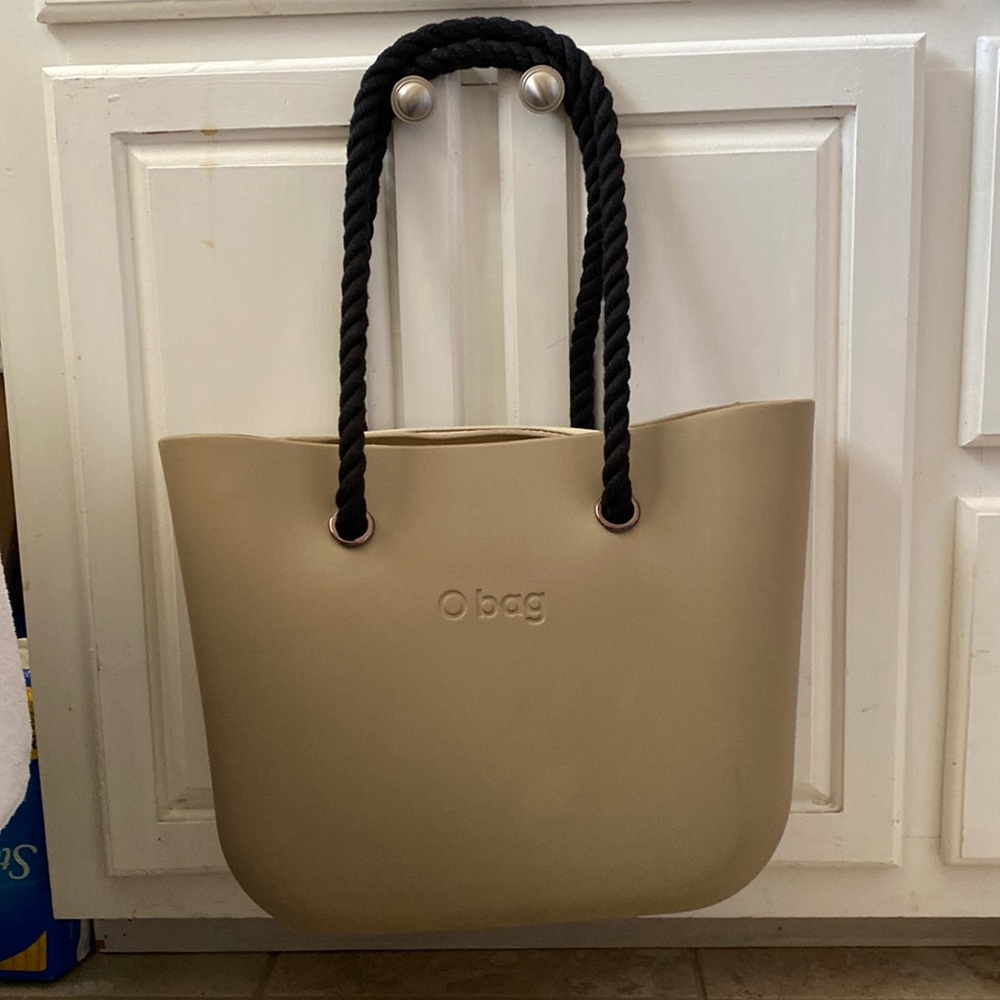 Classic O bag in Khaki with black cord straps